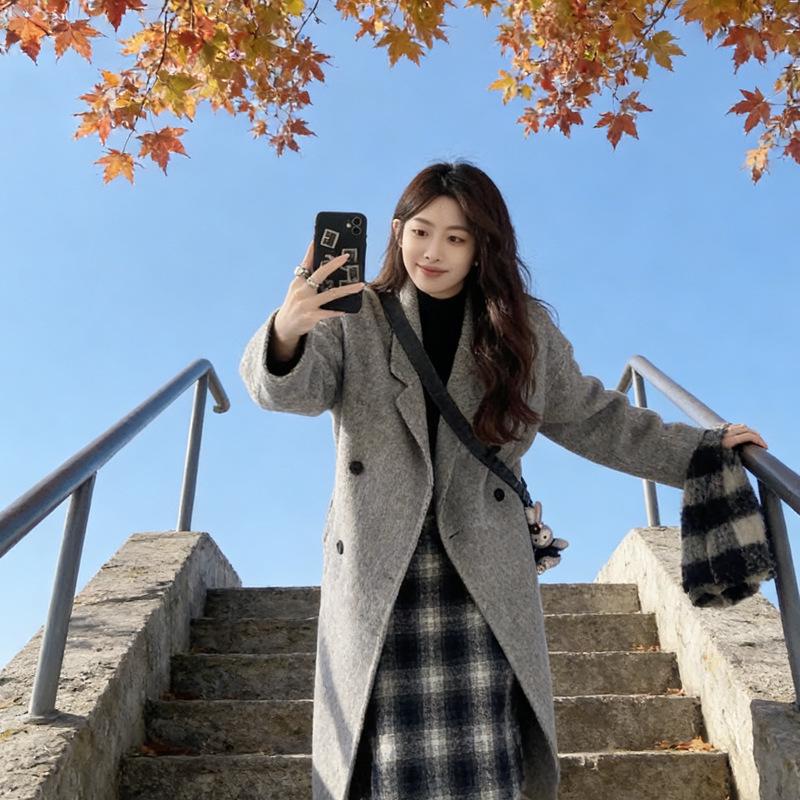 Women's Mid-Length Wool Coat - Elegant Hepburn Style, Petite Loose Fit for Spring/Autumn, Korean-Inspired Design