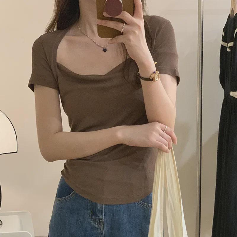 Schickes T-Shirt mit quadratischem Ausschnitt im französischen Stil: Süßes & Würziges Sommerdesign, Kurzarm-Damenoberteil mit freigelegtem Schlüsselbein.