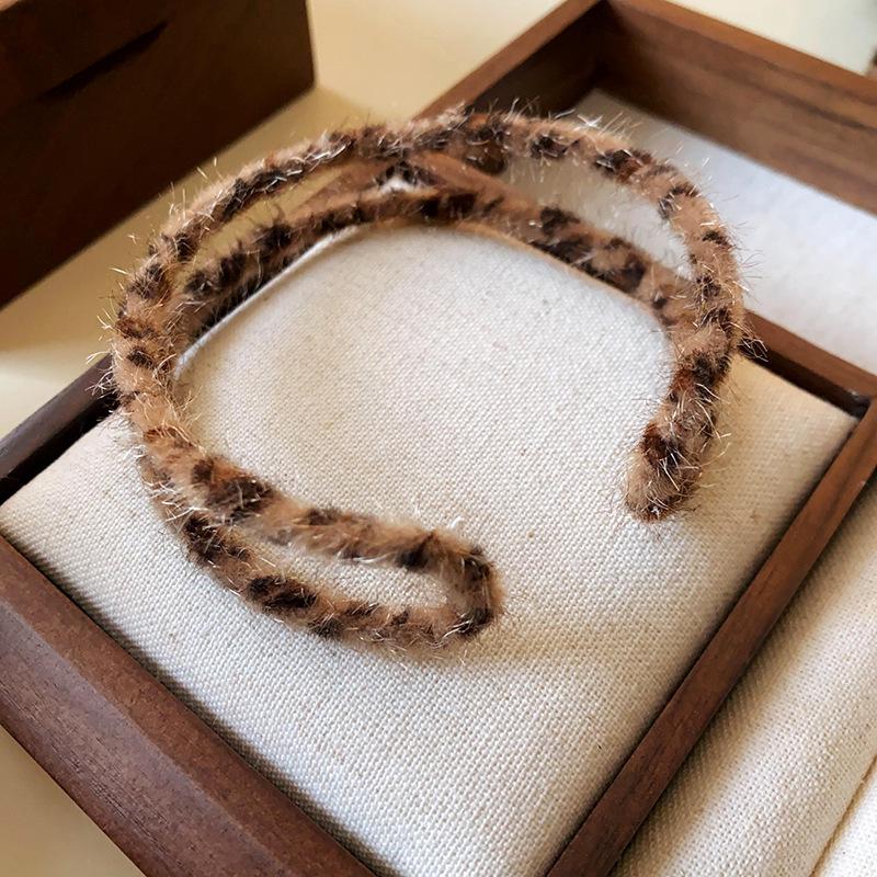 Gold-Plated Textured Open Bangle: Korean Style, High-End Cold Aesthetic