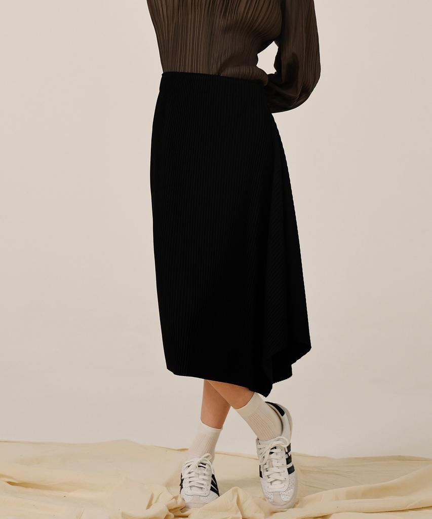 Waiowai Asymmetric Pleated Midi Skirt_Black