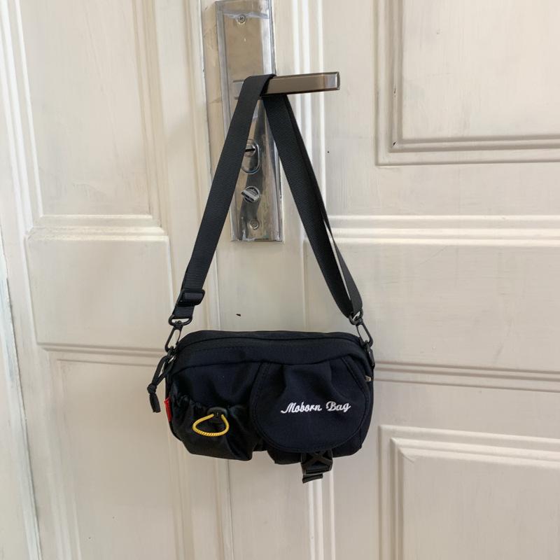 

2025 new men s and women s messenger bags trendy sports outdoor small satchel versatile light commuter shoulder bag чёрный