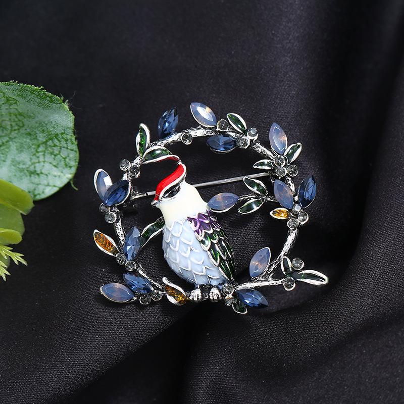 Exquisite retro green elegant classical brooch women's ethnic style coat cardigan corsage temperament versatile pin accessories