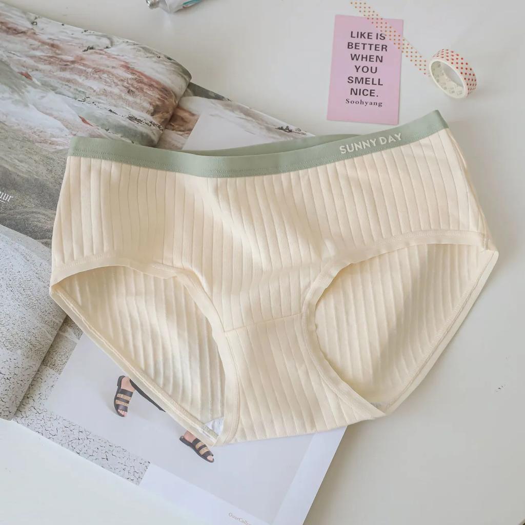 Simple Letter Solid Color Panties Made of Pure Cotton Antibacterial Mid Waist Comfortable Hip Hugging Triangle Women’s Panties
