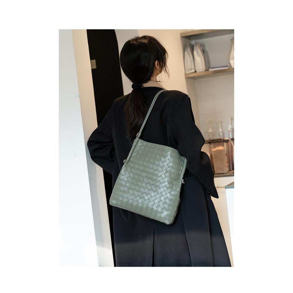 Trendy New Woven Bag Sheepskin Hand-woven Shoulder Bag Large Capacity Child and Mother Bag Bucket Bag Women