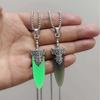Retro Jade Schwert Anhänger Halskette - Exquisites Grünes Hetian Imitat, Stilvolles Ethnisches Accessoire