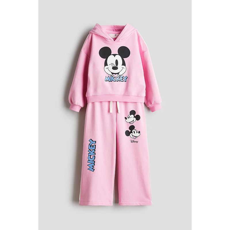 

Детская одежда HM Костюм для девочки 2025 Новое поступление Худи и брюки джоггеры Костюм из 2 предметов 1252913 Pink/Mickey Mouse 90/52(1 ½-2Y)