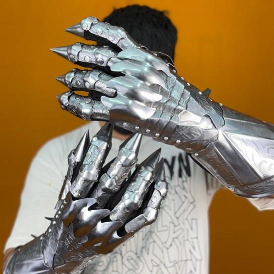 Nazgul-Inspired Etched Gauntlet Gloves  Medieval Cosplay Armor Gothic Fantasy Costume Perfect Halloween  LARP Gift