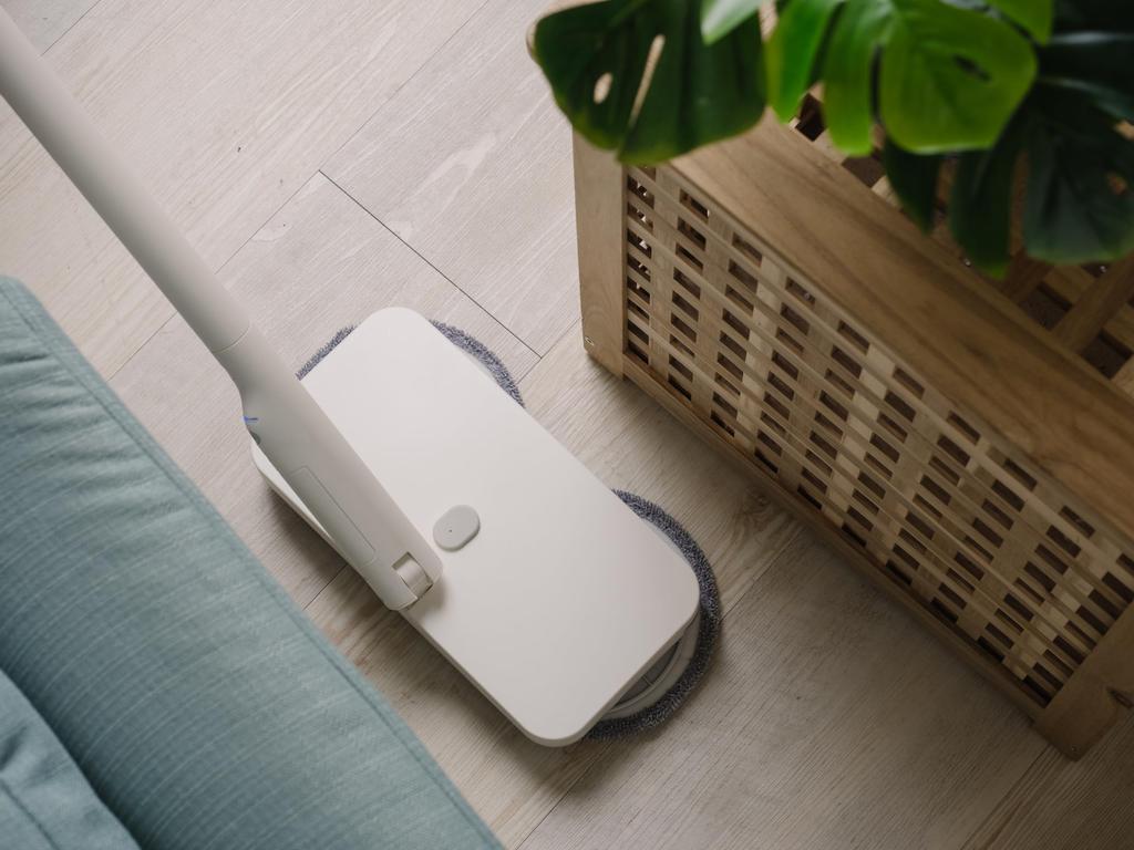 Plus Minus Zero Cordless Electric Mop H020 with Water LED Cordless Rotating Wet 4 Adjustable for Hardwood Includes 2 Mop Pads ±0 [Gekiochikun] (White)