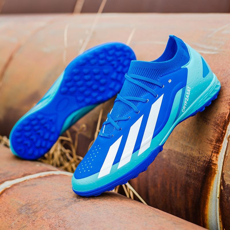A 20252025 new low-top football shoe, adolescent students and men's AG long nails and broken nails training shoes