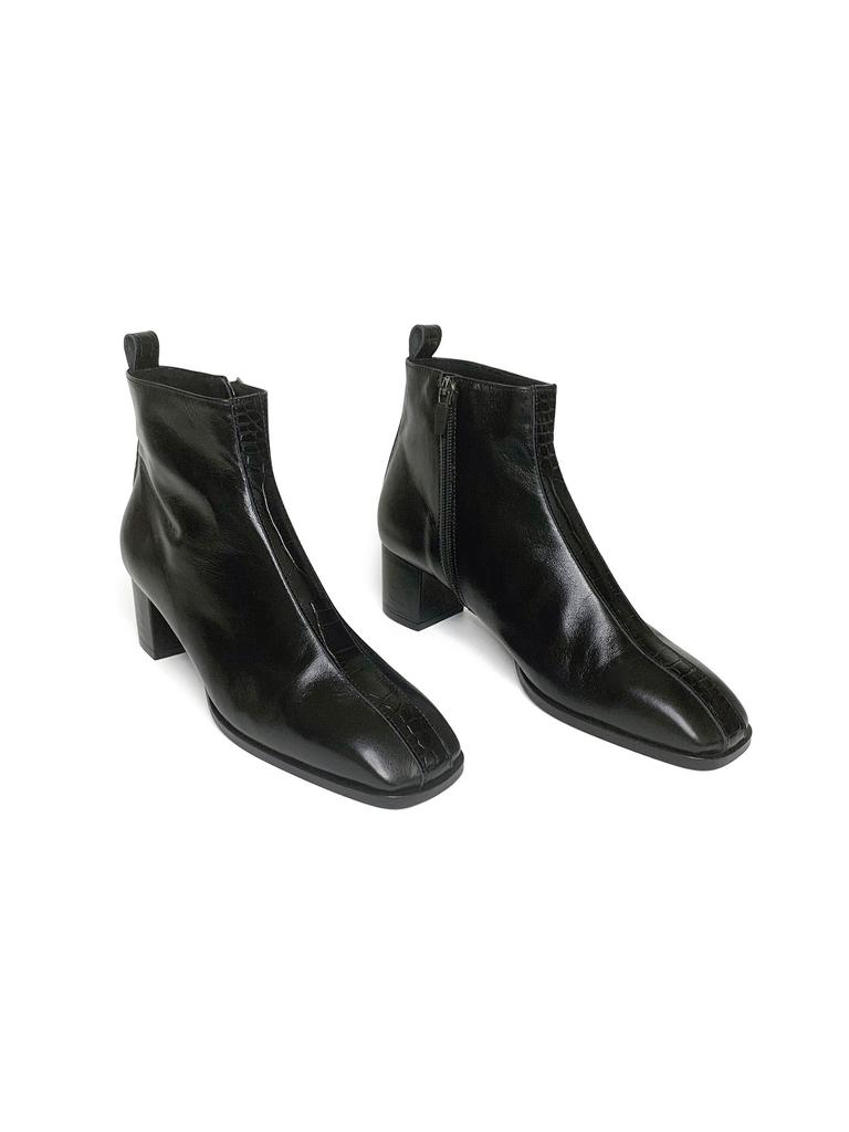 Back Of The Moon Yury Ankle Boots_Black