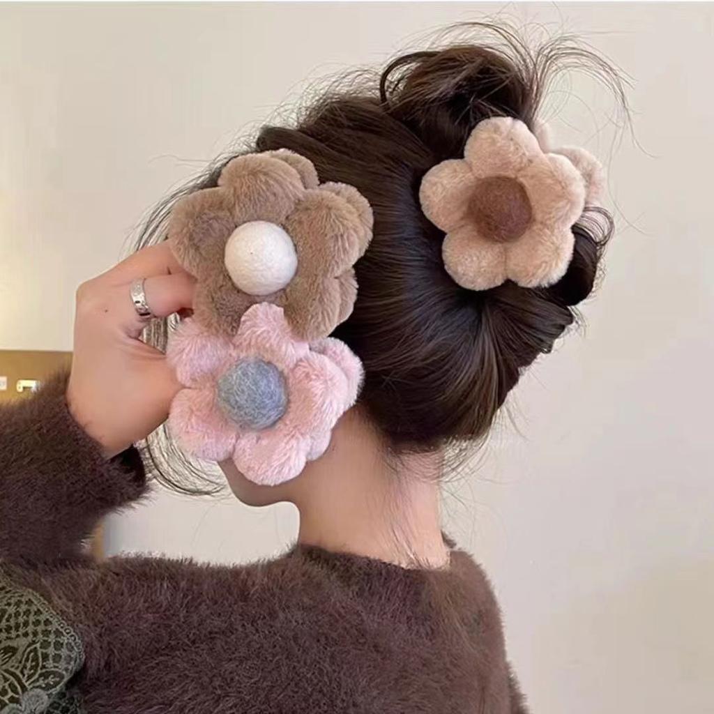 Autumn and winter double-sided plush flower hair clip, shark clip at the back of the head, French sweet hair accessory for women
