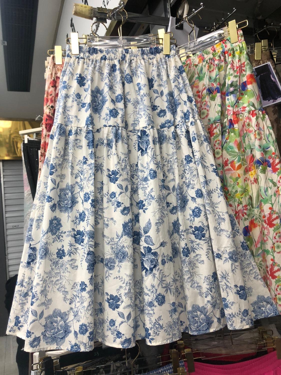 

2025 весна-лето гребенная хлопковая атмосфера средняя и длинная юбка дизайн чувство принтованная юбка до колена женская one size fits all