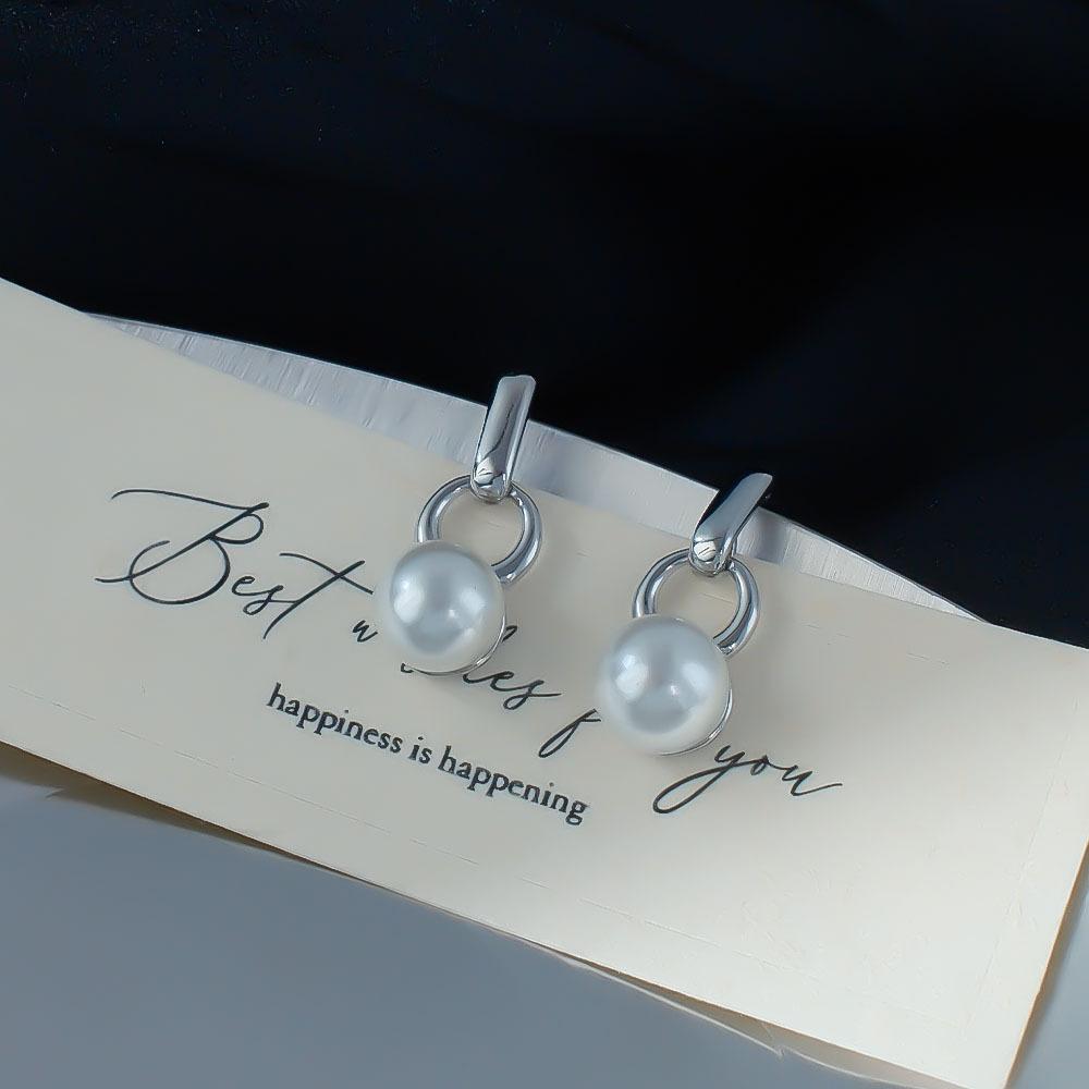 Autumn And Winter Earrings Sweet Wind Pearl Stud Earrings Female Elegance White Temperament Versatile Star Nana With Earrings