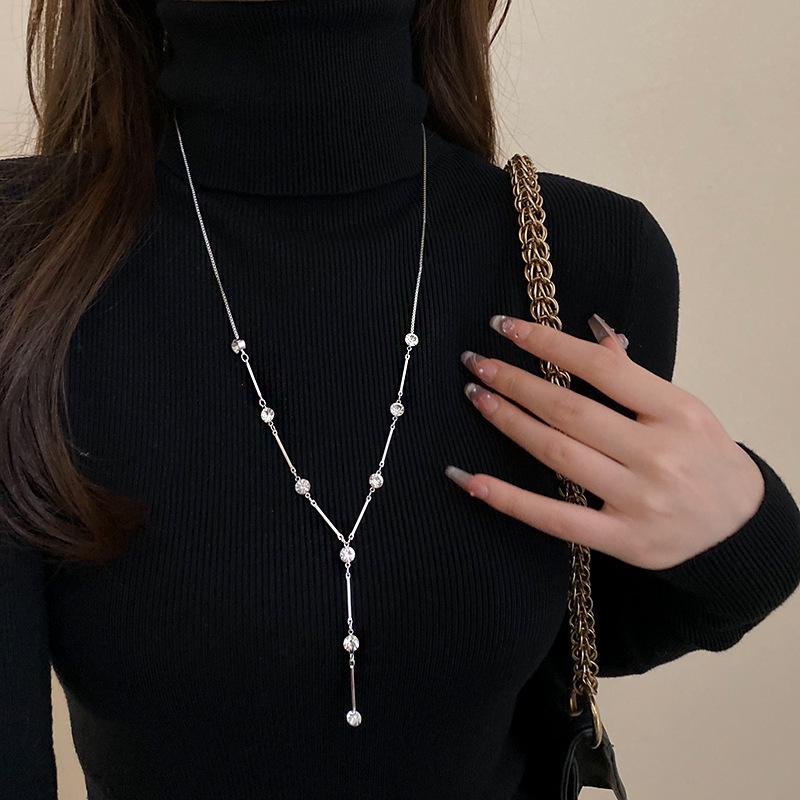 Teardrop Heart Pendant Rhinestone Choker - Elegant Women's Necklace