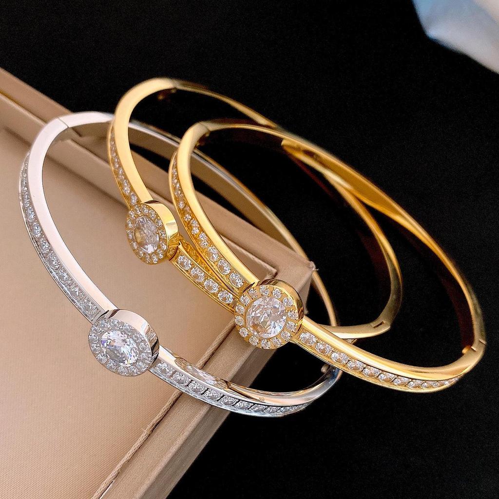 Stainless Steel Zircon Round Buckle Bangle: Luxury Fashion Bracelet for Versatile Wear.