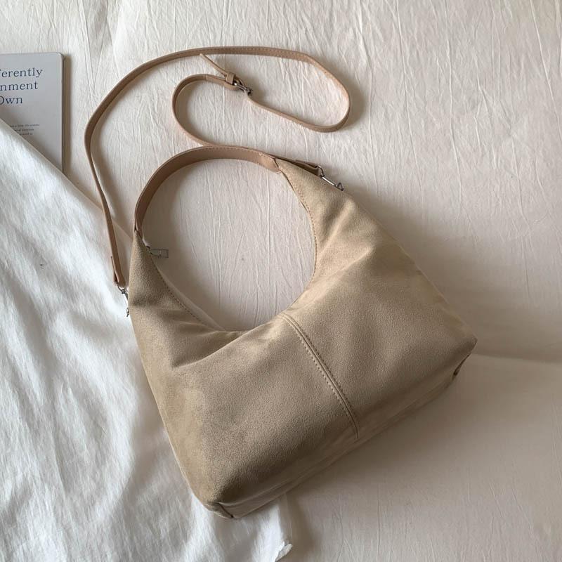 Large Capacity Small Square Bag New Autumn Fashion Retro Shoulder Bag High Value Simple Commuter Bag