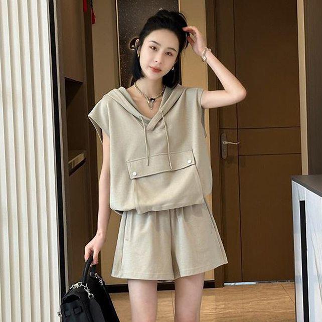 

Women s Plus Size Summer Hooded Sweatshirt and Shorts Set - Fashionable Slimming Two-Piece Outfit L 80-120 Jin