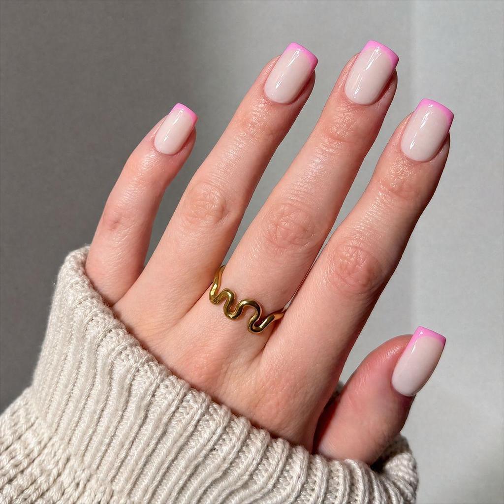 Hochwertige tragbare künstliche Nägel im Mandel-Nude-French-Stil – mittellange und lange Nagelspitzen