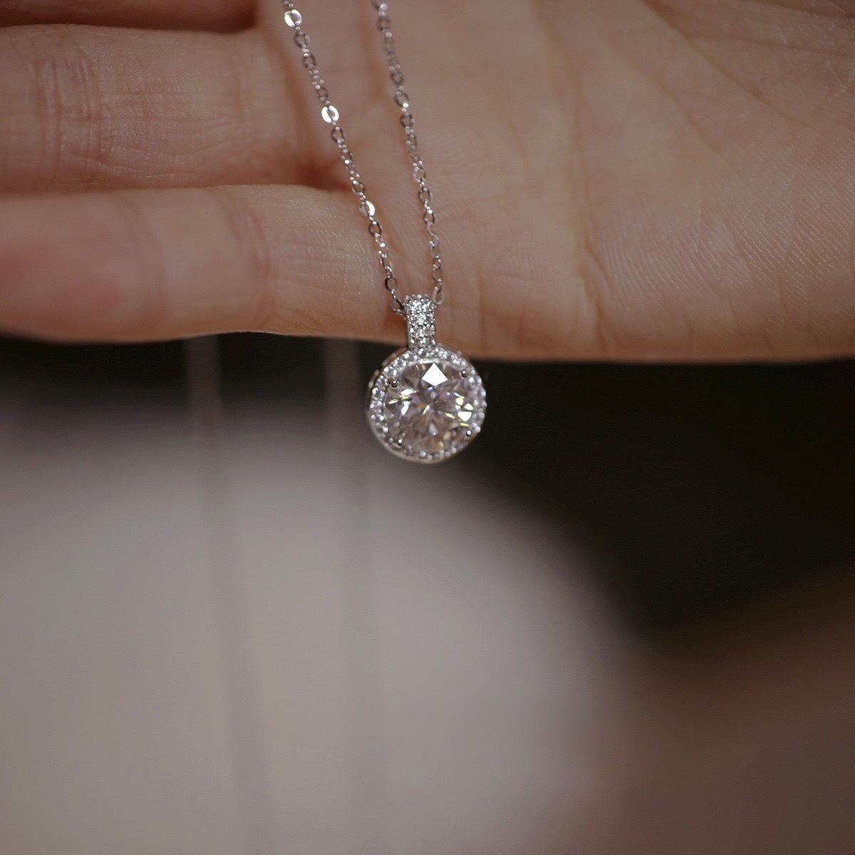 

Роскошное колье-подвеска из стерлингового серебра 925 пробы, покрытое белым золотом и бриллиантами - Универсальная и элегантная цепочка для ключиц для женщин 925 Silver платиновый