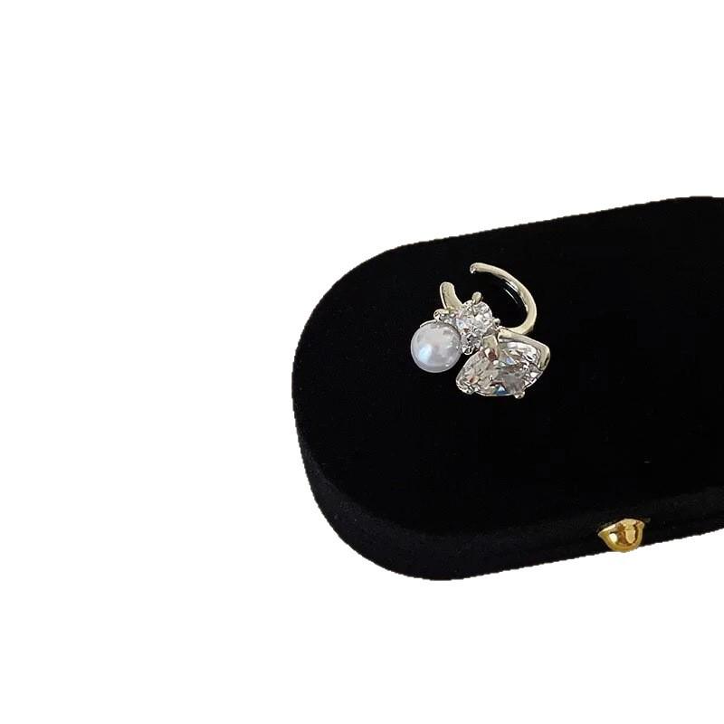 Super Sparkly Zirconia Pearl Ear Cuff – No Piercing Needed, High-End Girly Ear Accessory