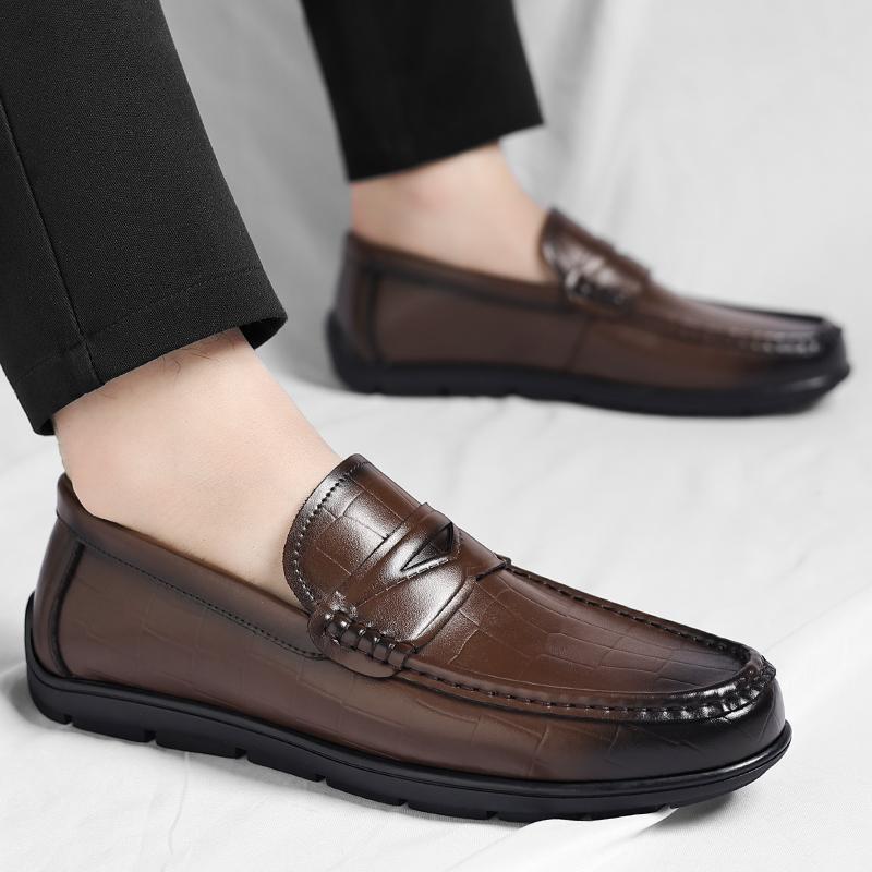 Fashion Male Moccasins Pointed Toe Loafers Stylish Men's Casual Leather Shoes Handmade Business Shoes Comfortable Man Walking Footwear