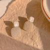 Stylish and simple square high-end stud earrings, women's geometric versatile temperament earrings, elegant and atmospheric earrings.