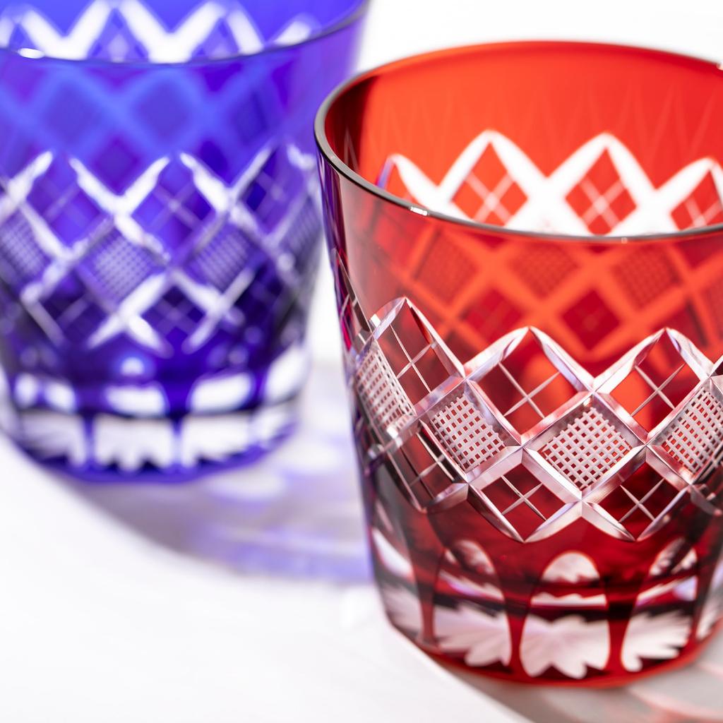 Offizieller Direktverkauf von Taiburo Edo Kiriko Yarai Nanako Oldgläser-Paar und Holzstudio Made in Japan (Fischrogen) Offen (rot blau) TB90425RB,