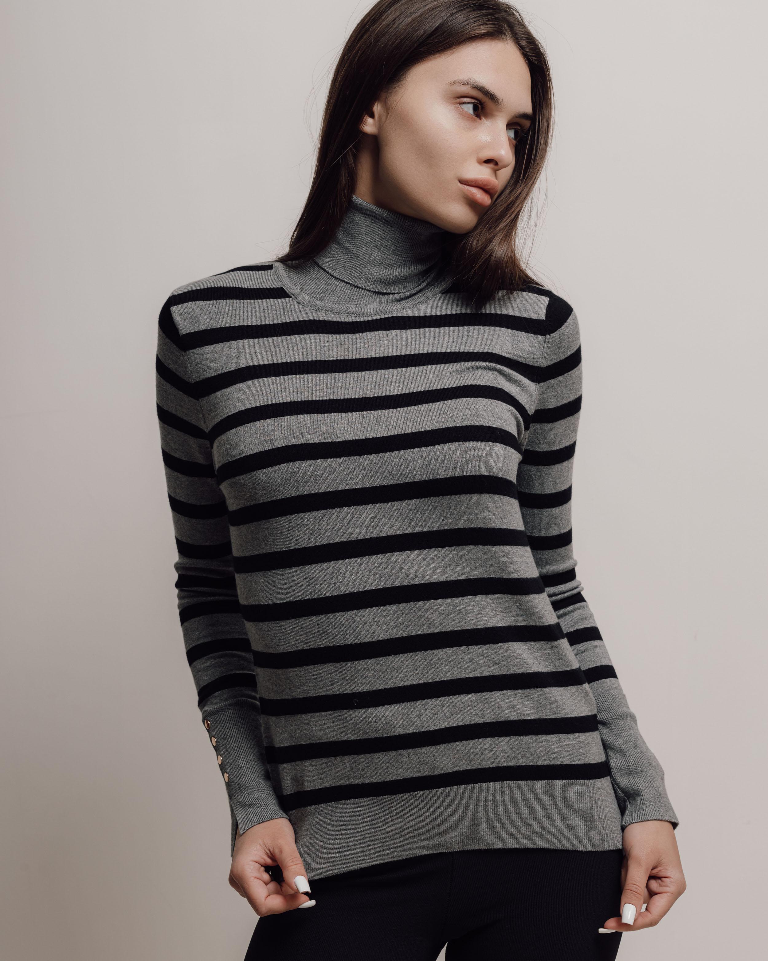 

Гольф у смужку Dilvin 10432 чорно-білий One Size