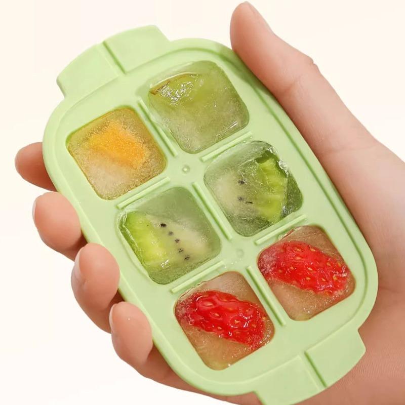 Skladujte mražené kostky ledu v lisovaných ledových boxech pro snadné uvolnění a rychlé zmrazení pro domácí použití