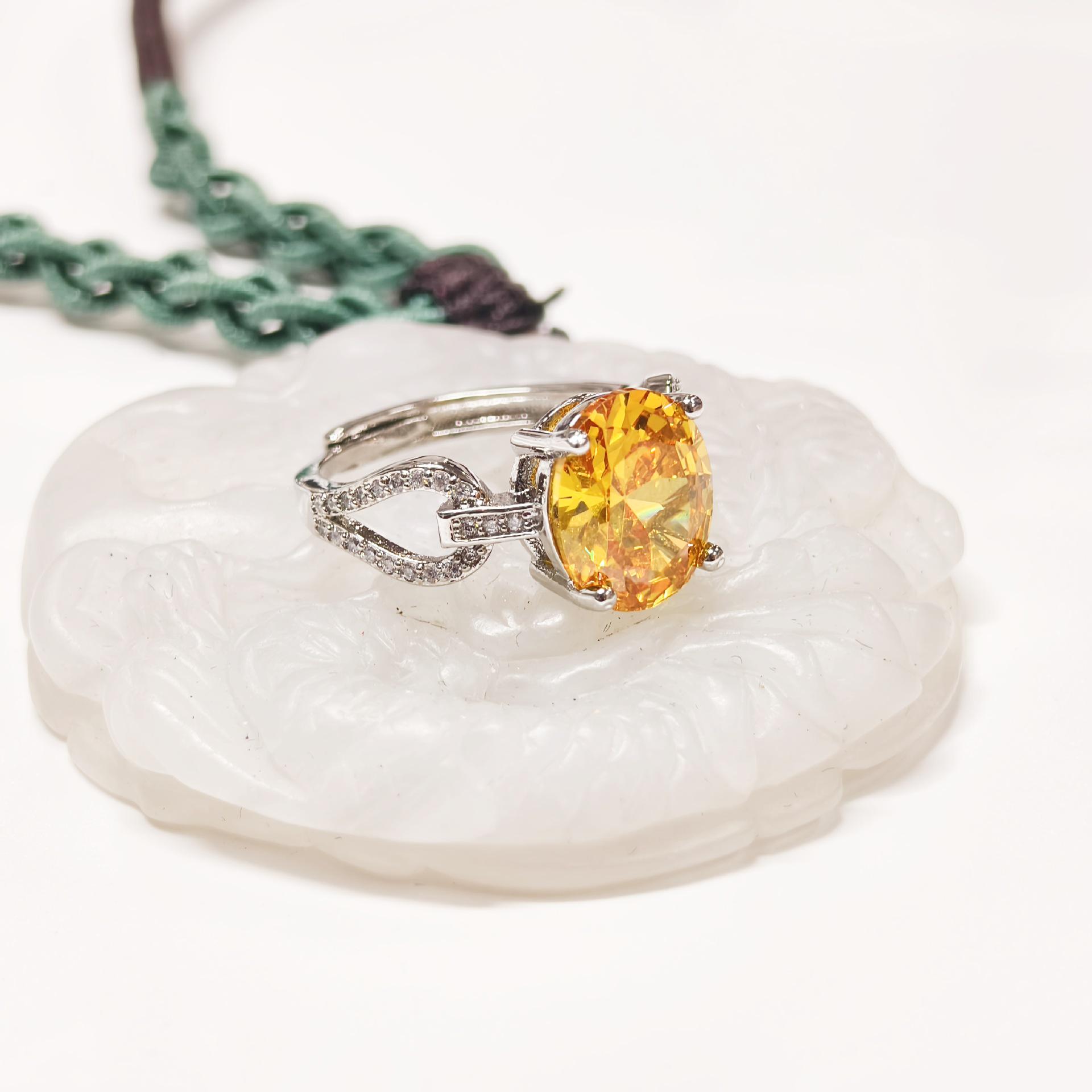 Gesi En Jewelry Coconut Round Adjustable Pigeon Egg Ring with Zircon Inlay