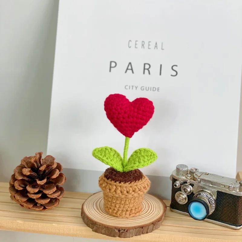 Lot de 1 ou 2 pots de fleurs tricotés à la main en forme de cœur rouge, imitation plante en pot, pour la Saint-Valentin, décoration de bureau ou de maison