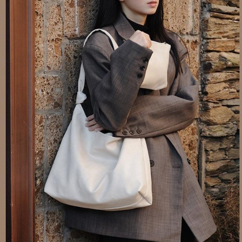 Large-capacity bag women's autumn and winter simple and versatile new fashion shoulder bag texture popular women's backpack