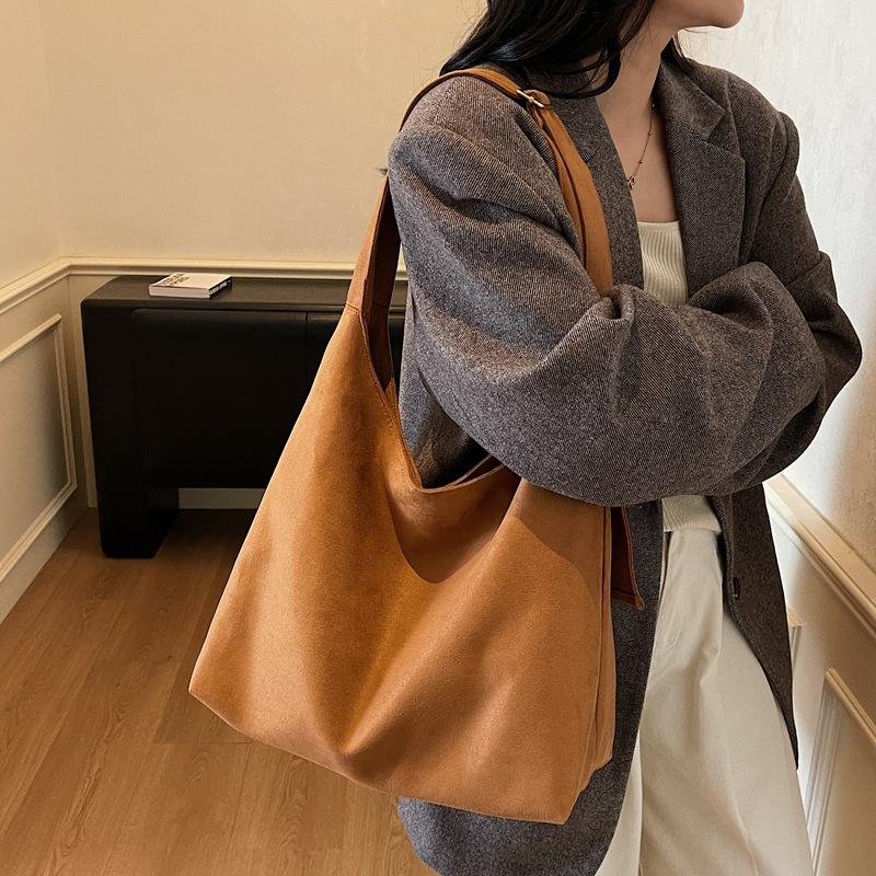 Soft Faux Suede Polyester Hobo Bag – Lightweight & Stylish Shoulder Tote for Women, Perfect for Everyday Use