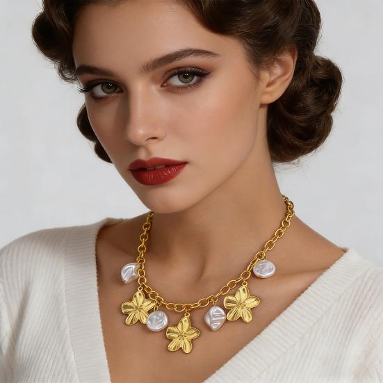 Baroque Faux Pearl Statement Necklace with Vintage Flower Pendant Irregular Natural Pearl Pearl Chain for Women Elegant Alloy Jewelry for Party Daily