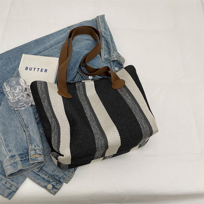 Холщовая большая сумка в контрастную полоску Женская сумка на плечо под мышками бежевый — фото 16