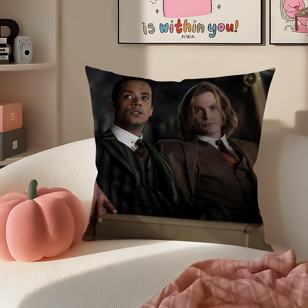 Romantic Tragic Film IInterview with the Vampire Cushion Cover Pillowcase Short Plush Invisible Zipper Room Sofa Cushion Cover