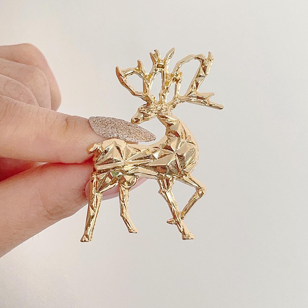 

Unisex Elk Brooch: Elegant Christmas Pin, Chic Cartoon Jewelry Gift Accessory