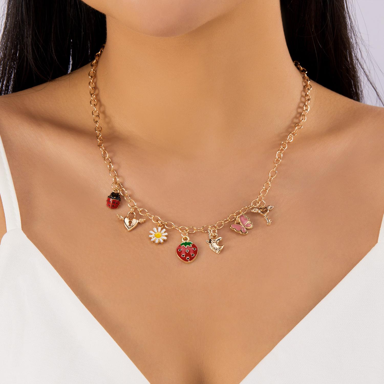 

Sweet Cute Red Enamel Strawberry Charms Pendant Necklace for Women Fashion Sunflower Butterfly Clavicle Chain Party Jewelry Gift