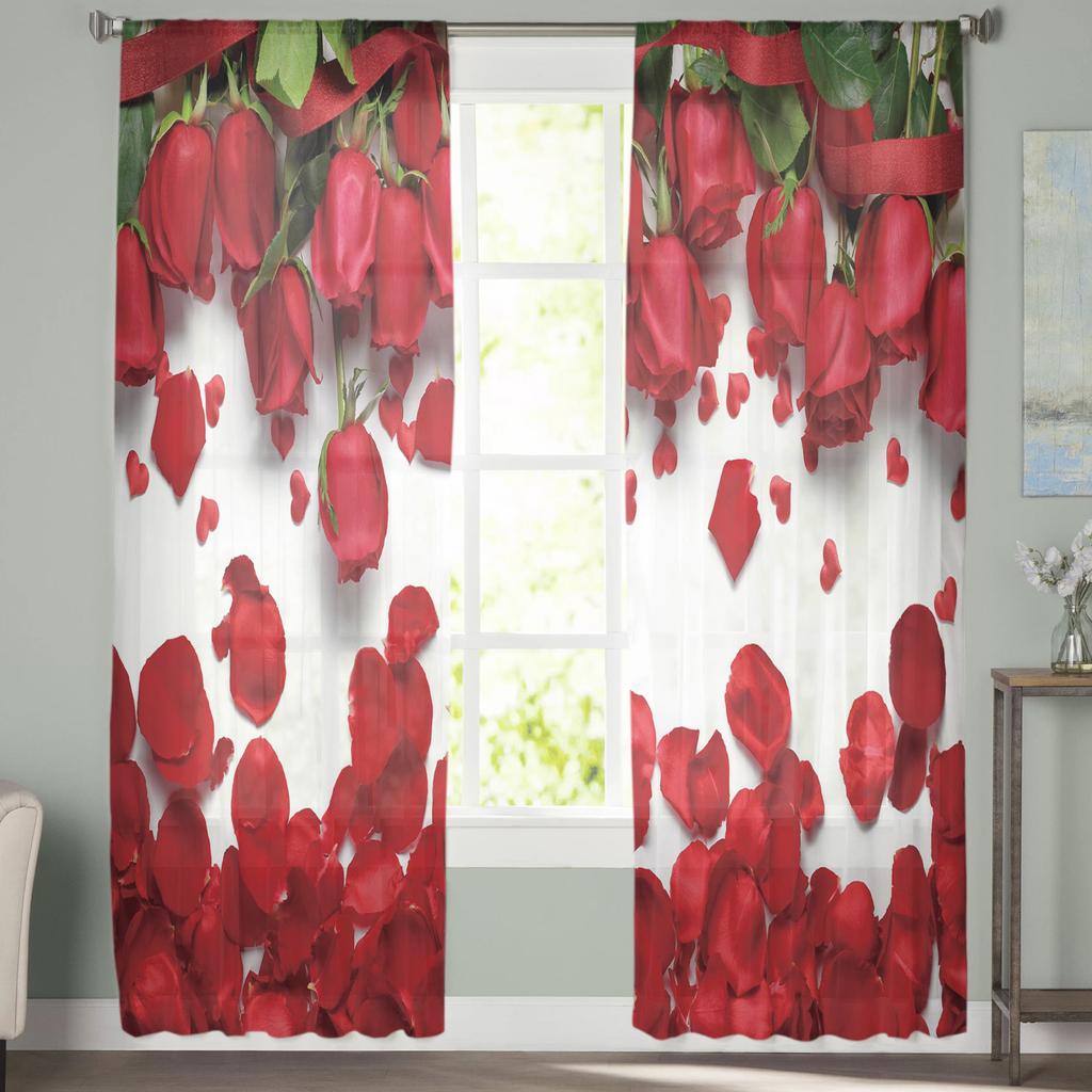 Floră de trandafir roșu, plantă cu frunze verzi