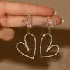 Boucles d'oreilles strassées en forme de cœur ajouré exagéré, adaptées aux filles pour un port quotidien, pour offrir en cadeau lors des fêtes et des anniversaires.