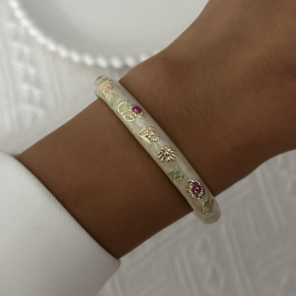2ks Hrubé smaltované květinové náramky Sada pro ženy Etnický styl Duté květinové cloisonné náramky Vintage přívěsky Šperky Dárky