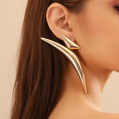 Übertriebene Metall-Dreieck-Biege-Spitzenohrringe für Frauen Minimalistisches Design Geometrische Gebogene Steckerohrringe Schmuck 2025 Trend