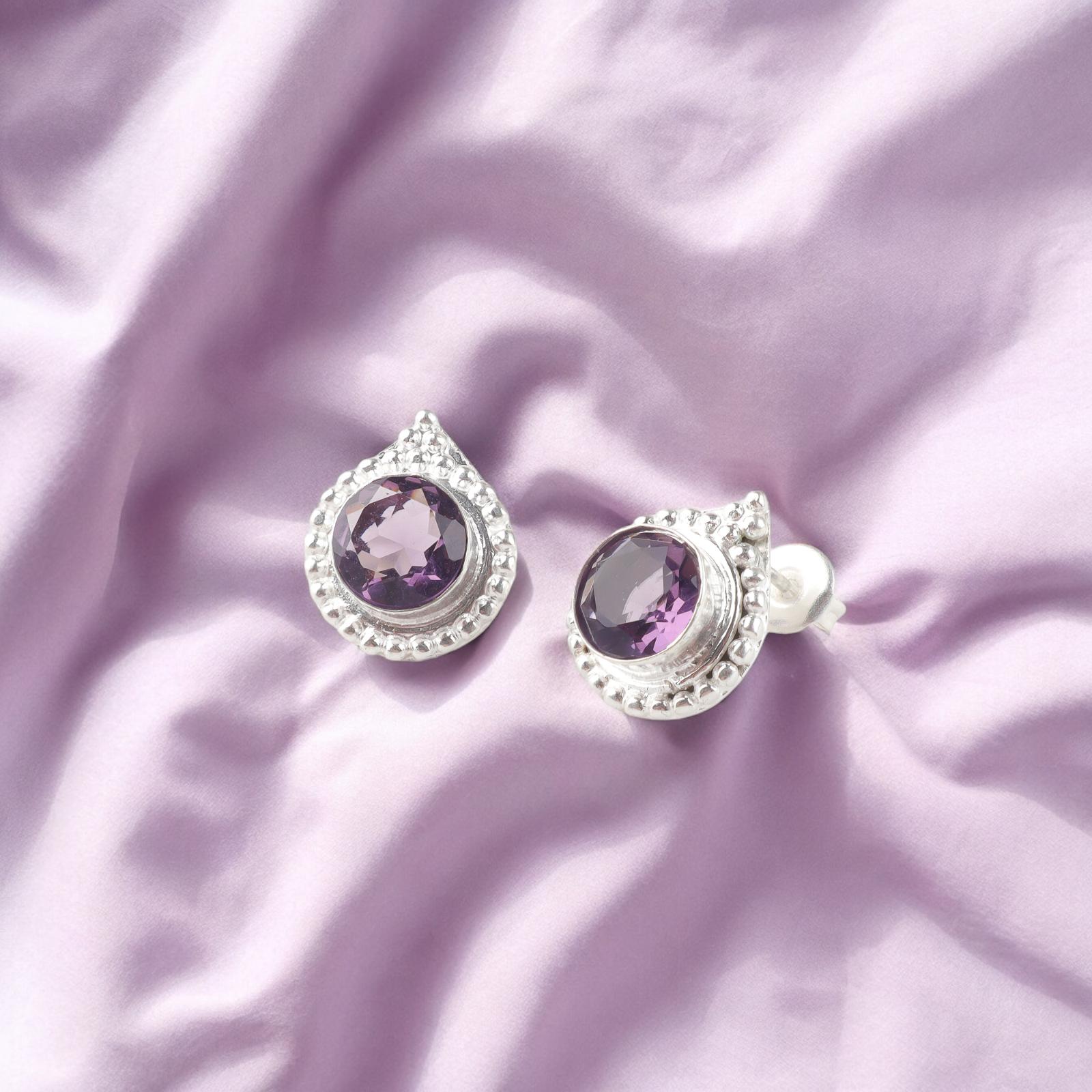 

Редкий аметист Драгоценный камень 925 Стерлинговое серебро Ювелирные изделия Ручной работы Серьги-пусеты 0,62 EE-125-7