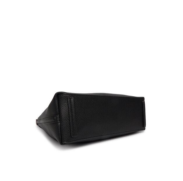 Сумка Calvin Klein Emblem Hw Pebble Shoulder Bag