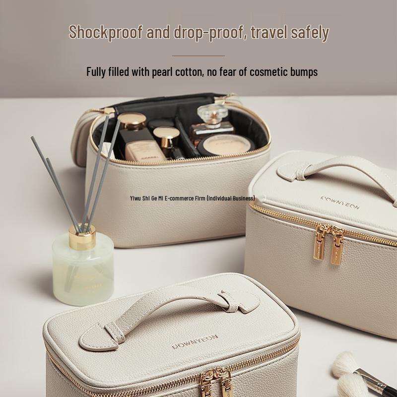 Retro Style Multifunctional Makeup Bag – Large Capacity Travel Case for Brushes, Skincare, and Toiletries.