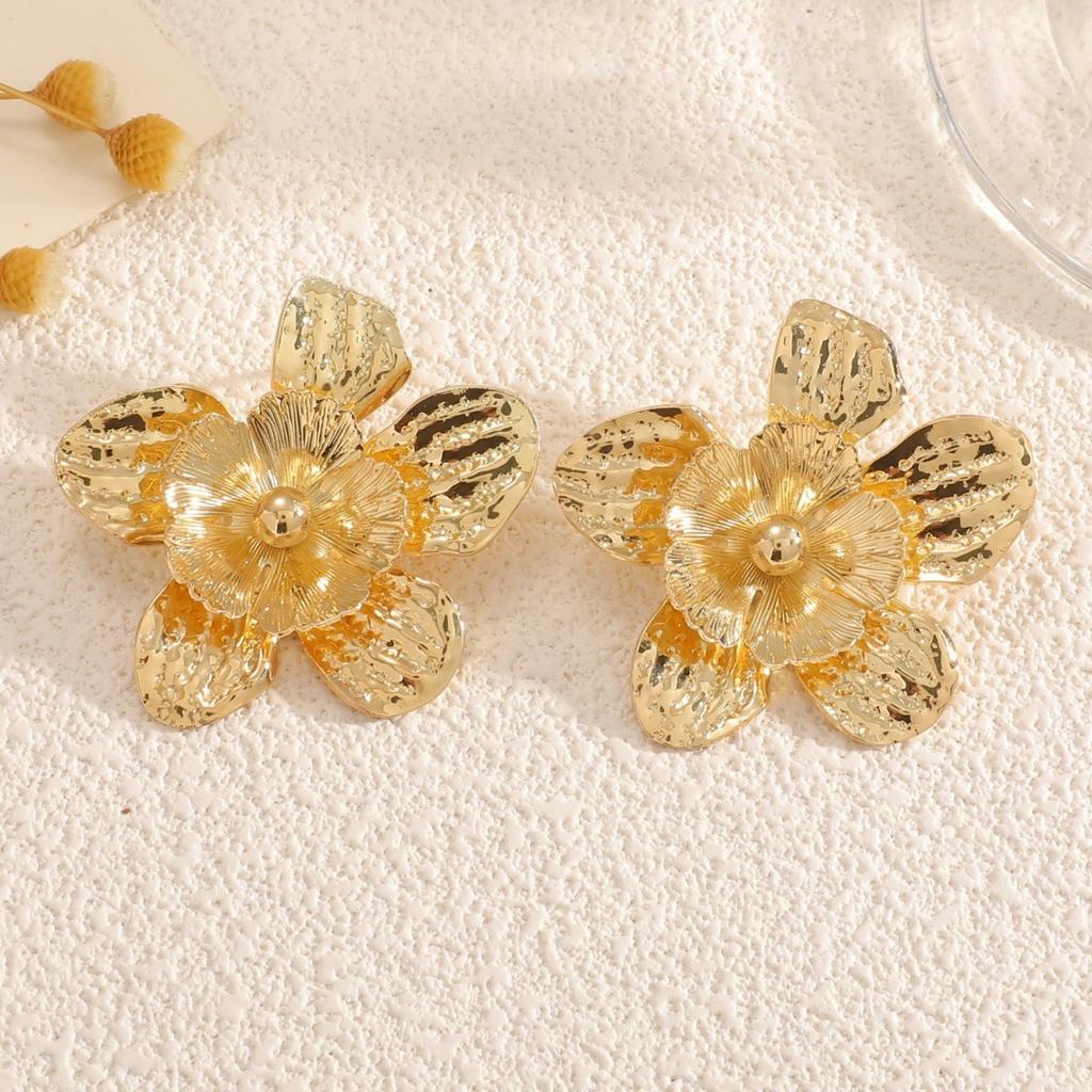 European and American exaggerated light luxury flower high-end bracelet earrings ring set petal metal jewelry set three-piece set