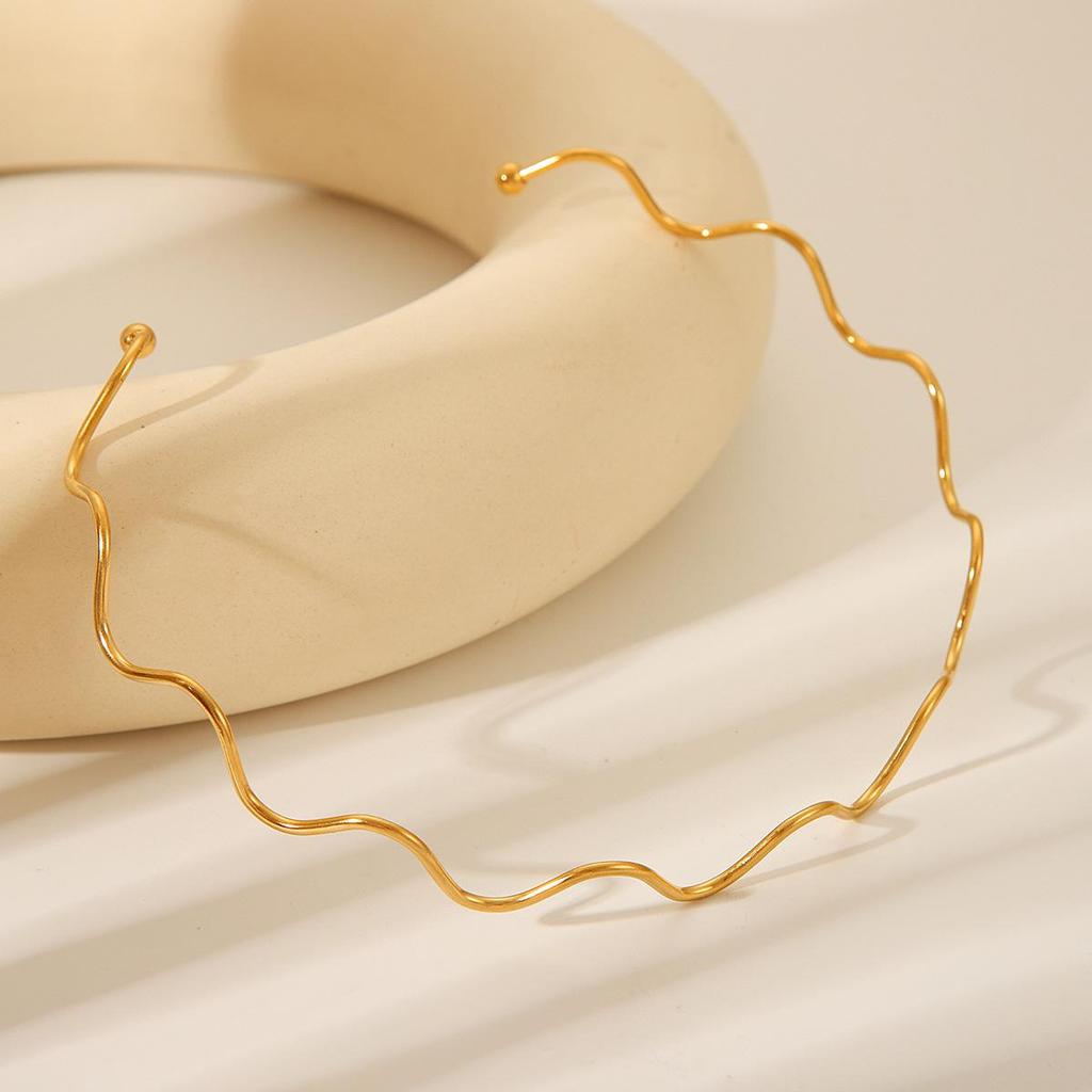 18K Gold Choker Necklace: Stainless Steel Wave Design, Non-Fading, Titanium Chain for Women.