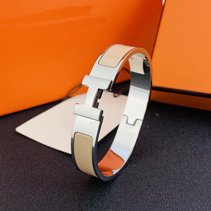 Klasický módní trend 2025 Náramek Písmenkový náramek Dámský stříbrný sponový náramek