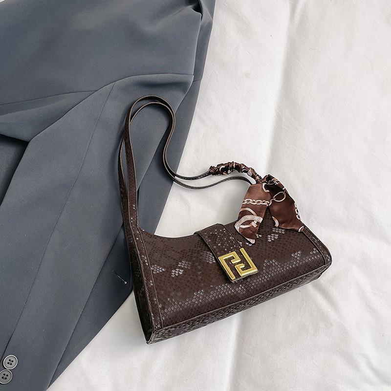 Street Style Moon Bag Pu Material With Magnetic Closure For Daily Casual Use