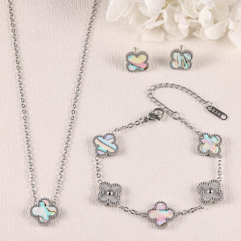 Four-leaf Clover Three-piece Set Bracelet Necklace and Earrings Colorfast Luxurious and Fashionable